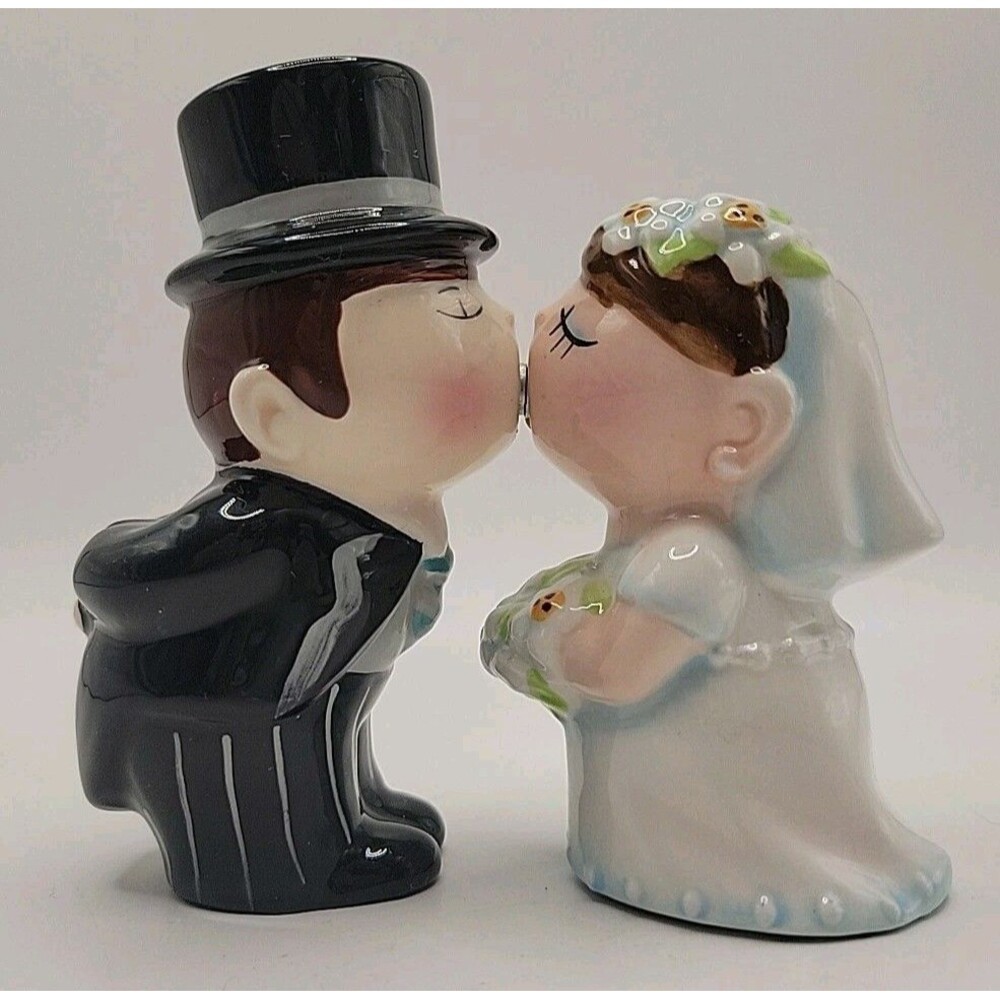 Bride and Groom Magnetic Kissing Vintage Wedding Salt and Pepper Shakers Chip